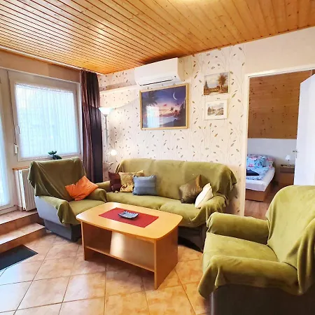 Kati Apartman Vonyarc Apartment *