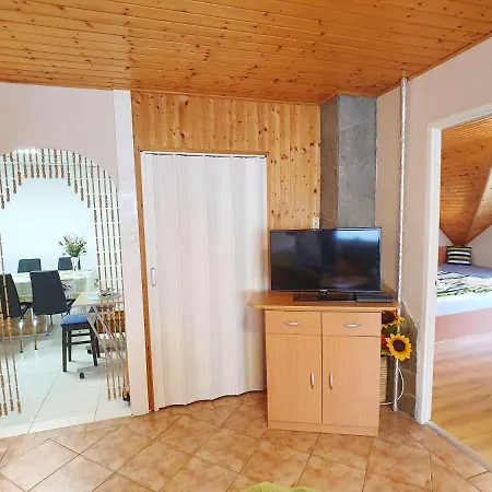 Kati Apartman Vonyarc Apartment
